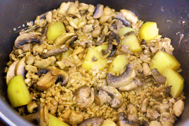土豆蘑菇鸡肉饭步骤5