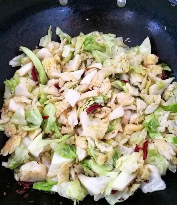 香辣干煸包菜步骤5