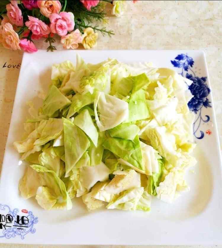 香辣干煸包菜步骤1