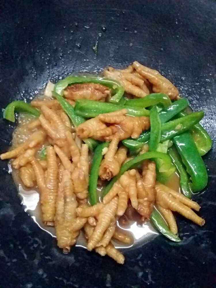 圆椒炒凤爪步骤7