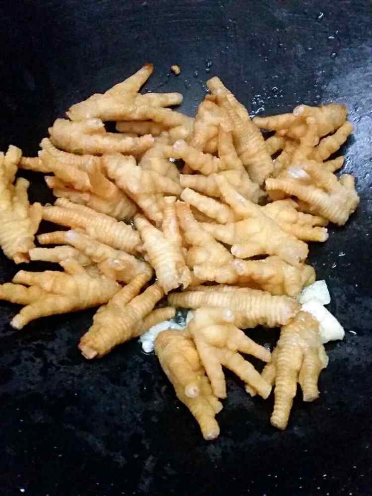 圆椒炒凤爪步骤3