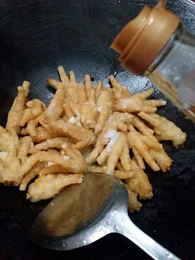 圆椒炒凤爪步骤4