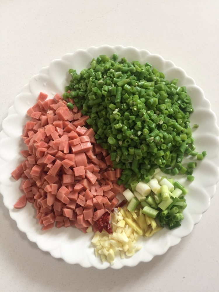 豇豆炒烤肠步骤4