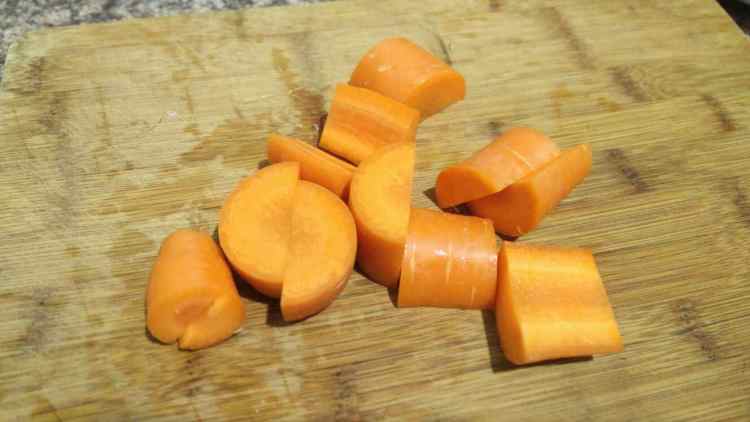 红萝卜玉米骨头汤步骤5