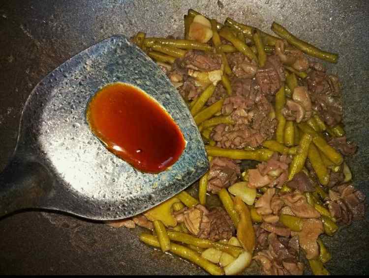 鸡胗炒酸豆角步骤7