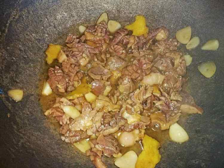 鸡胗炒酸豆角步骤5