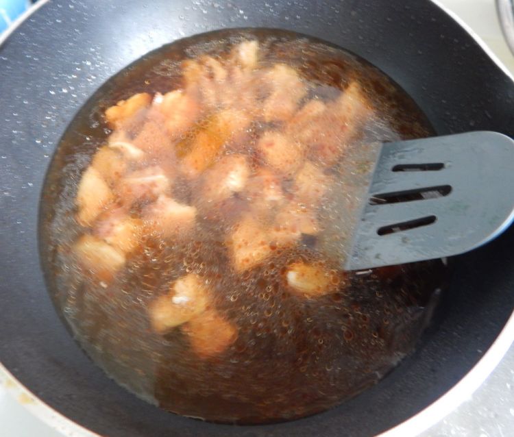 豆角粉条烧月牙骨步骤8