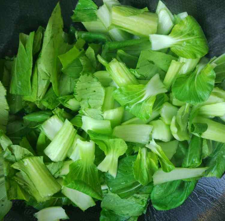 青菜鸡蛋炒粉条步骤6