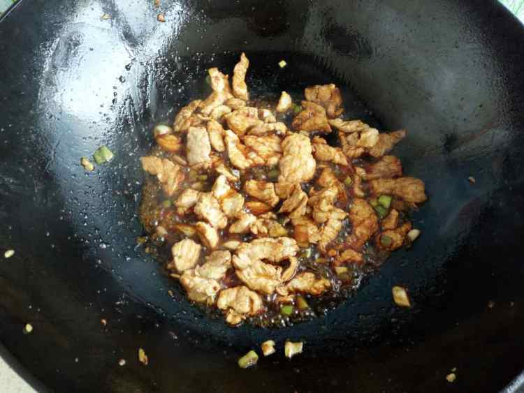 青椒炒肉片步骤4