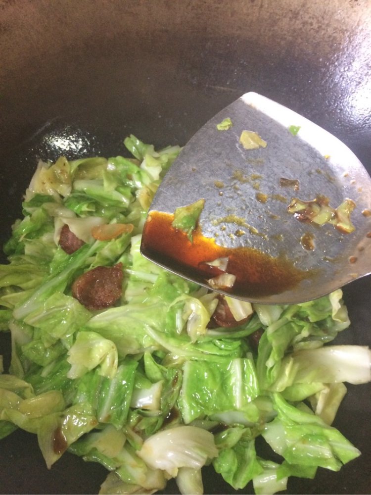 腊肠炒包菜步骤7