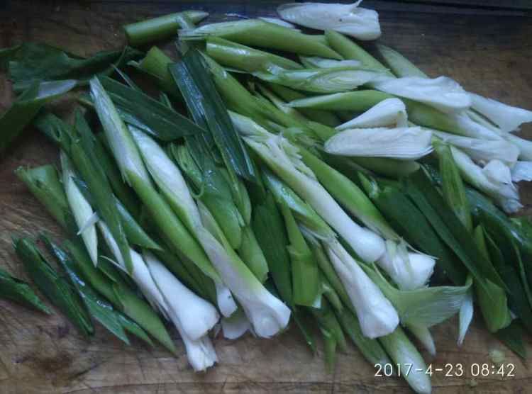过油肉炒蒜苗步骤3