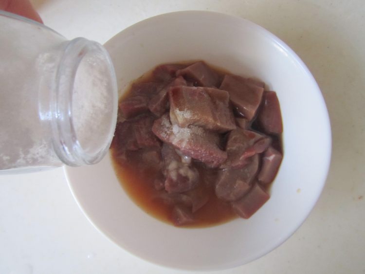泡椒藕带爆腰花步骤2