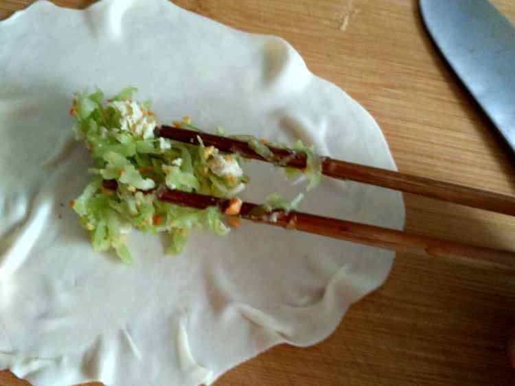 莴苣春卷步骤5
