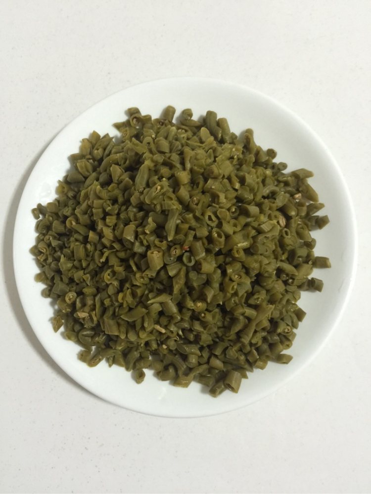 酸豆角炒肉丁步骤1