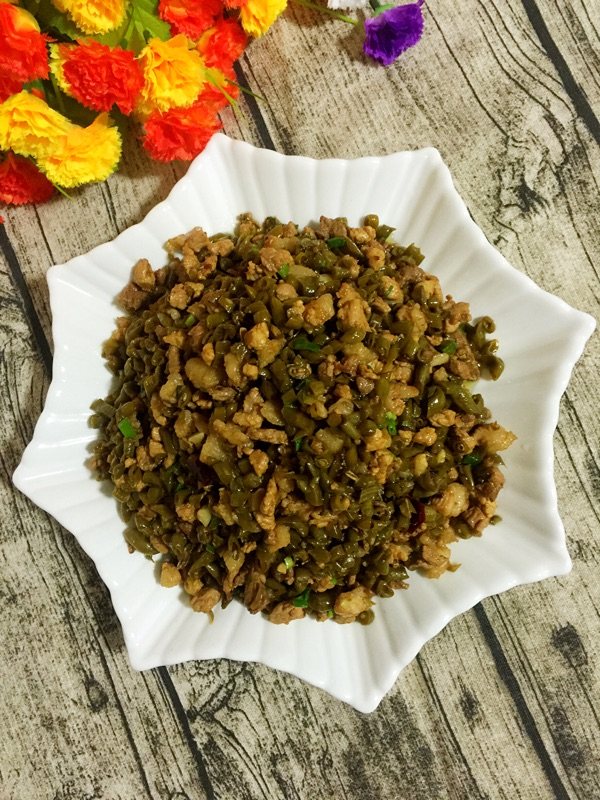 酸豆角炒肉丁步骤9