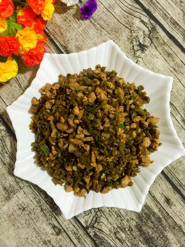 酸豆角炒肉丁步骤8