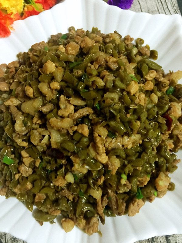 酸豆角炒肉丁步骤13