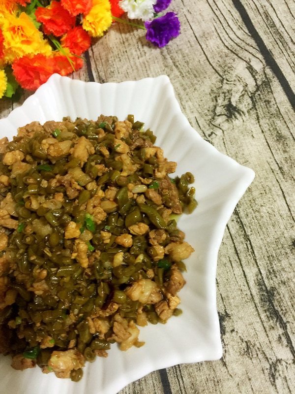 酸豆角炒肉丁步骤12