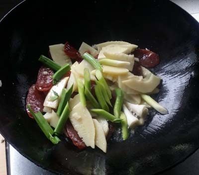 春笋炒腊肠步骤5