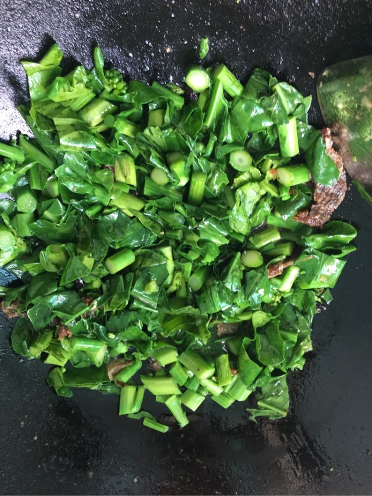 豆豉鲮鱼炒芥蓝粒步骤5