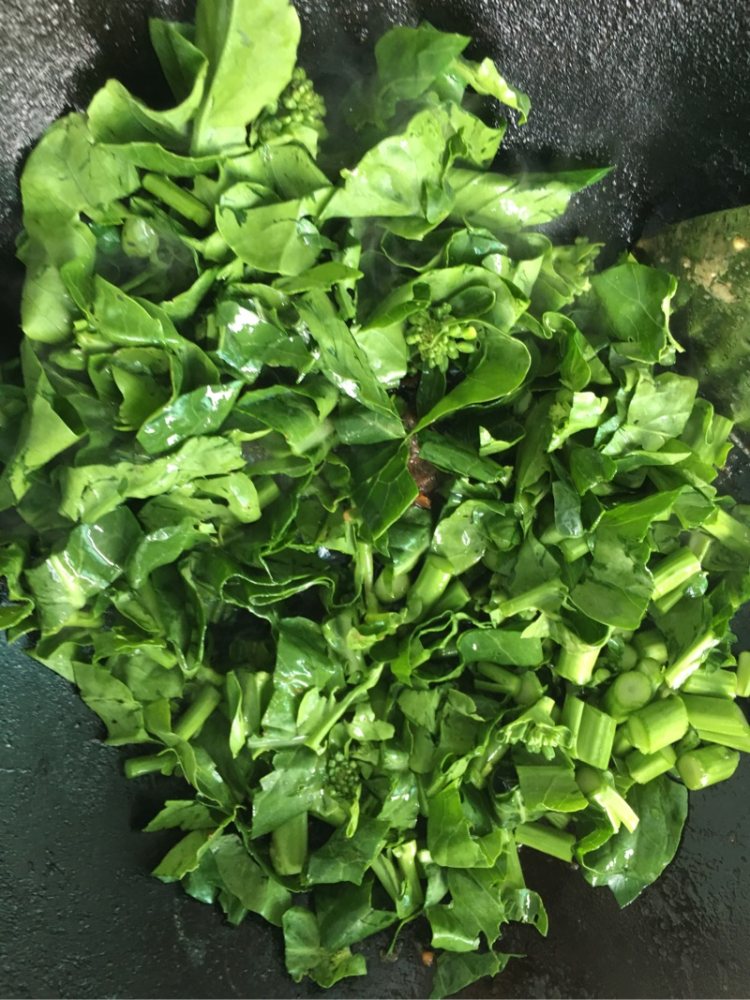 豆豉鲮鱼炒芥蓝粒步骤4