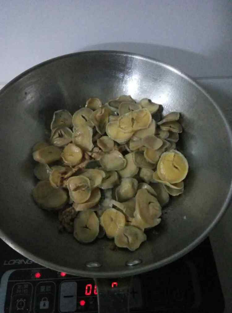 土豆干炒肉步骤5