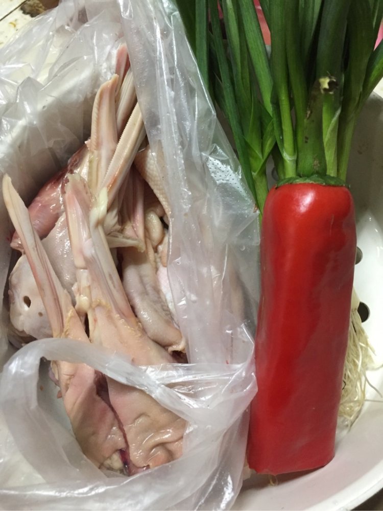 酱焖鸭头鸭掌步骤1