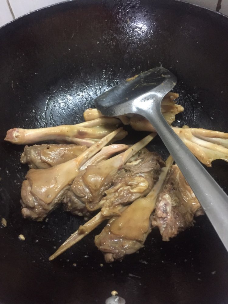 酱焖鸭头鸭掌步骤7