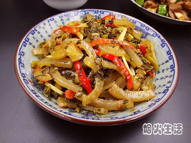 酸菜炒肉皮步骤9