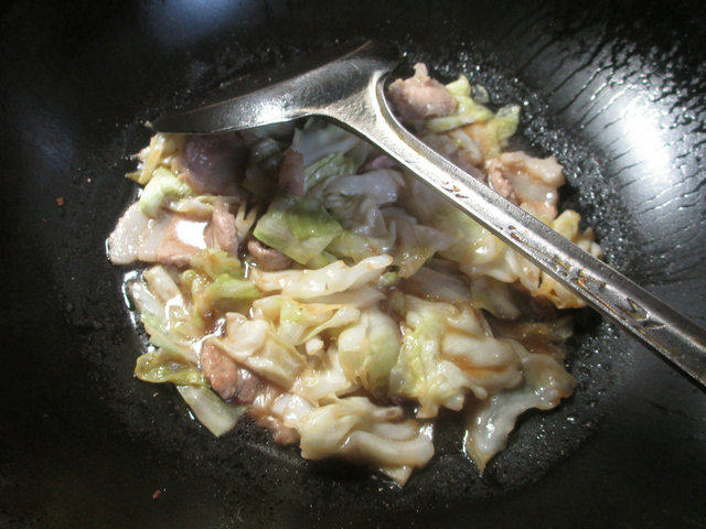 猪肉炒包心菜步骤8