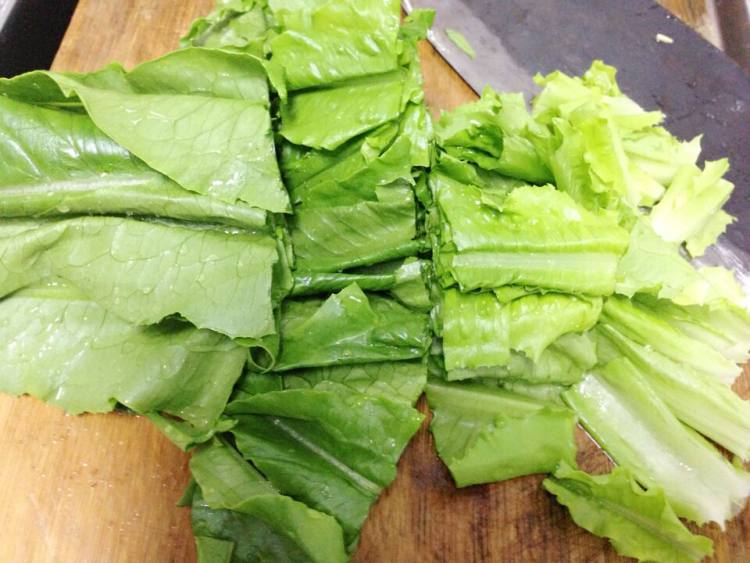 蒜炒油麦菜步骤2