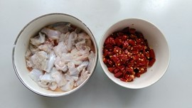 辣子牛蛙步骤2
