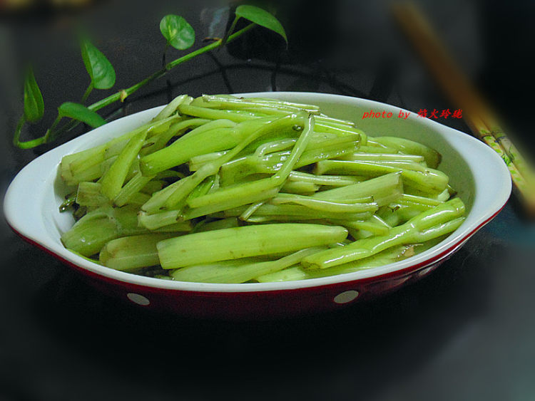虾酱爆炒通菜梗步骤7