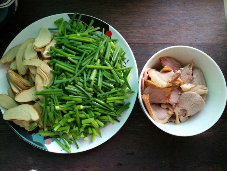 韭苔豆干鸭肉步骤1