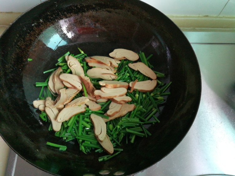 韭苔豆干鸭肉步骤4