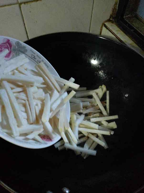 辣汁鲍菇步骤2