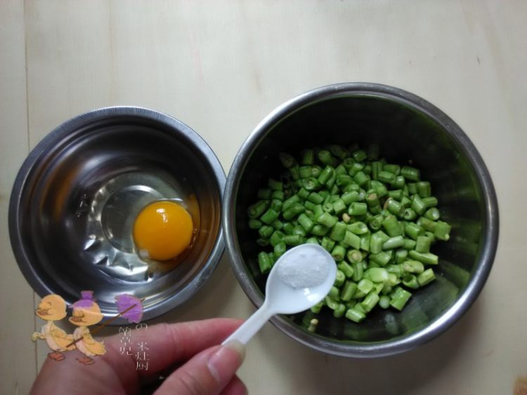 蒜汁豇豆炒面步骤2