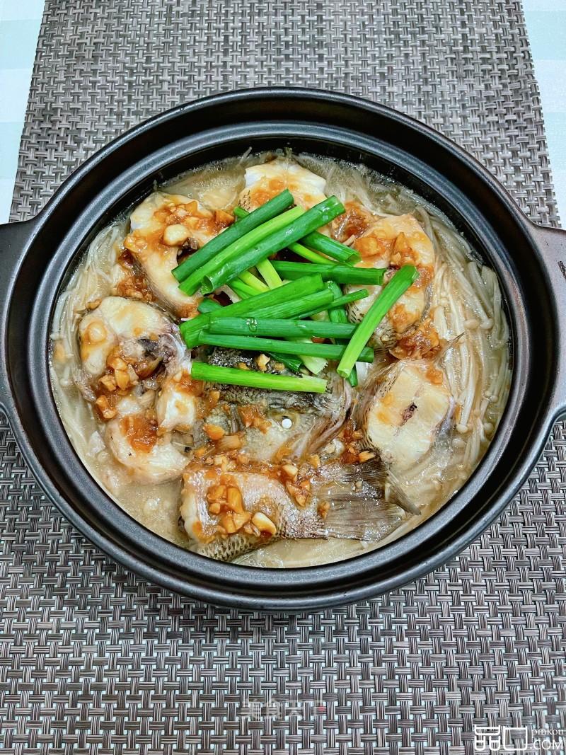 蒜蓉金针菇焗鲈鱼