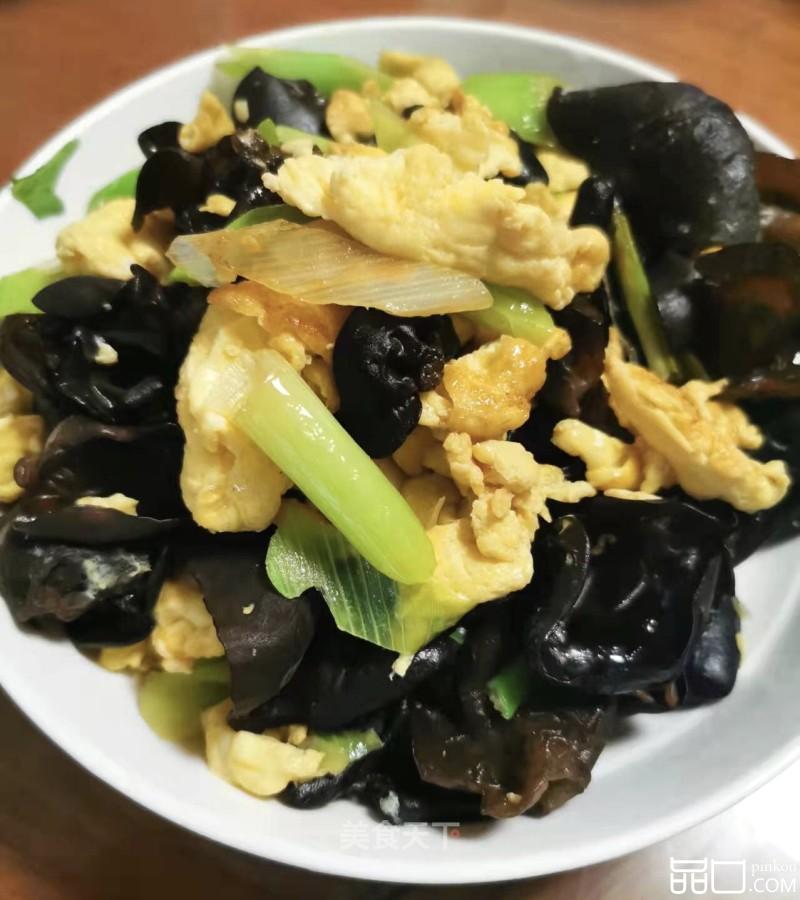 大葱黑木耳炒鸡蛋