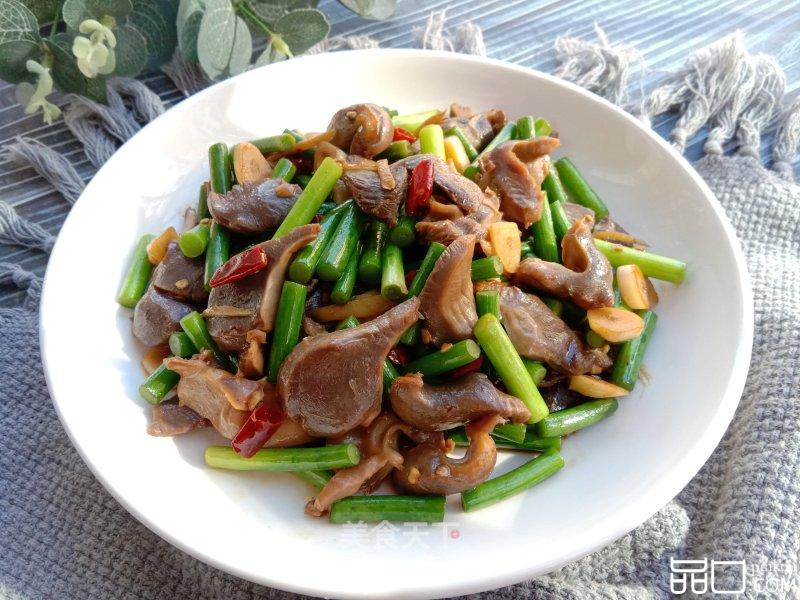 蒜苔炒鸡胗