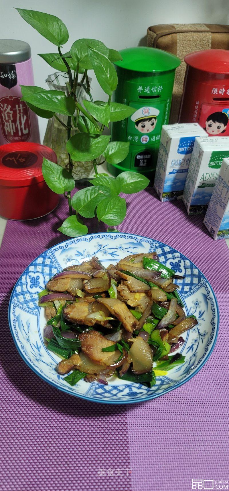 青蒜洋葱炒腊肉