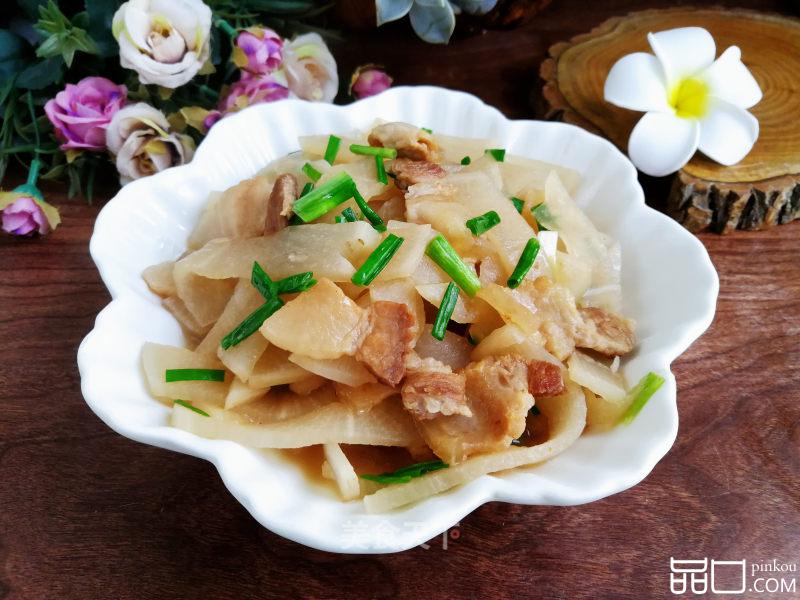 五花肉烧萝卜片