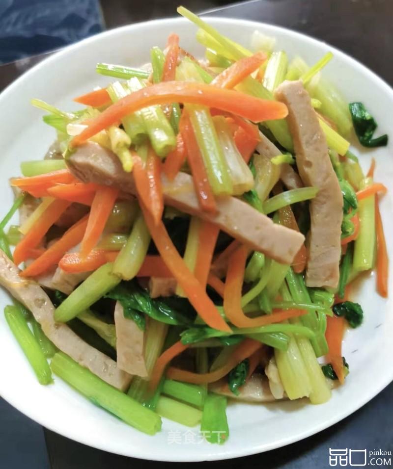 猪肉条炒胡萝卜丝
