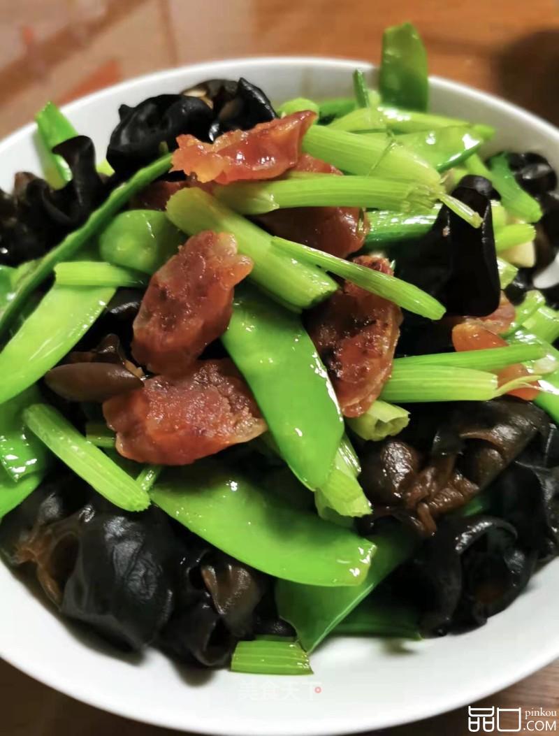 茴香杆黑木耳炒腊肠