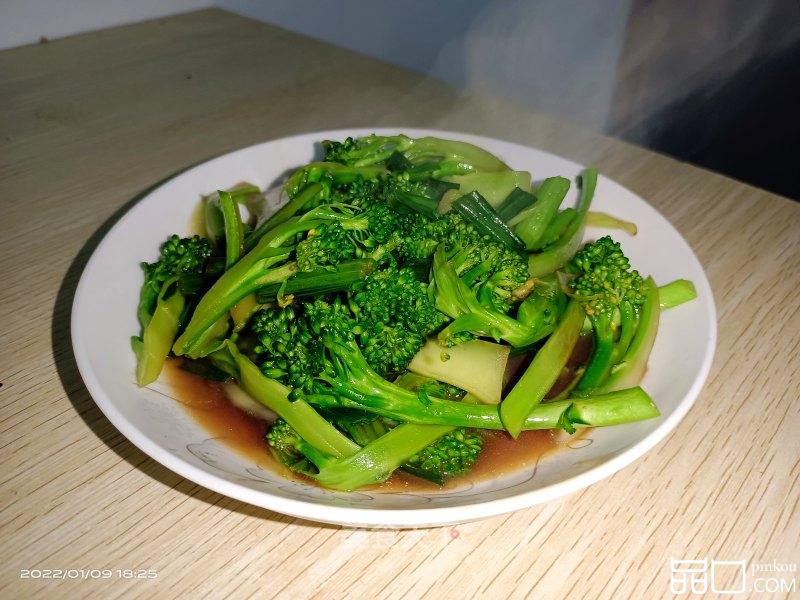西蓝花炒蒜苗