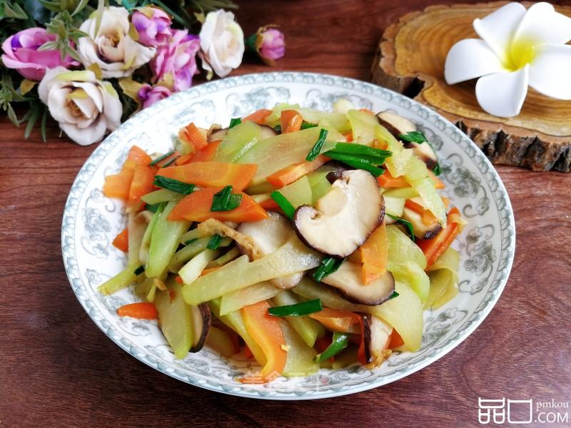 香菇胡萝卜炒佛手瓜