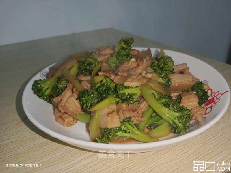 五花肉炒花菜