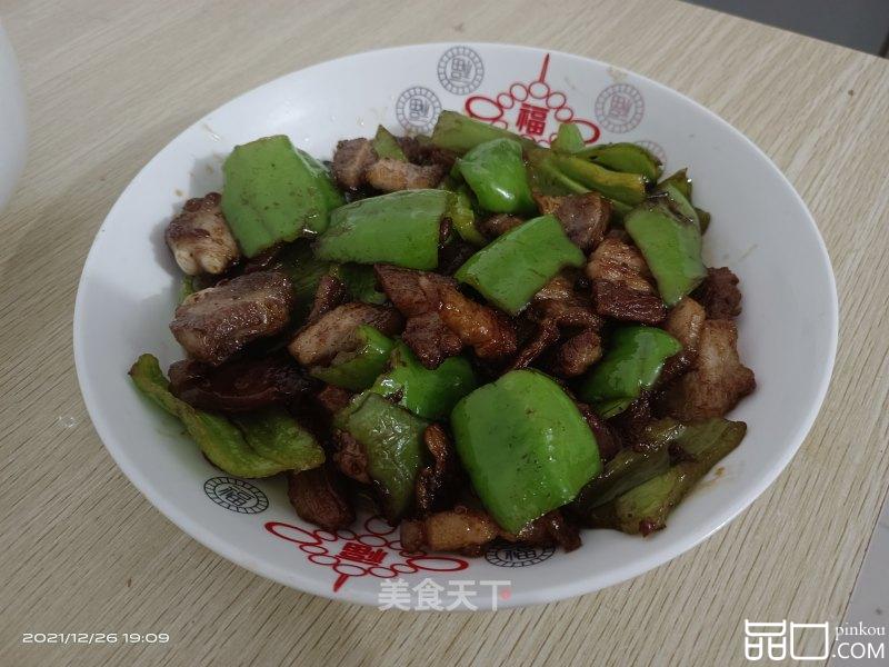 五花肉炒尖椒