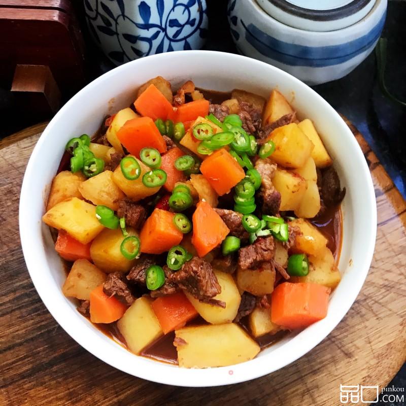 香辣牛肉炖土豆