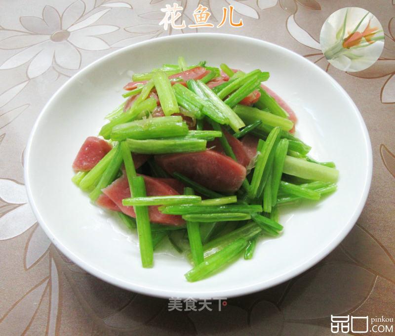 烤肠炒芹菜